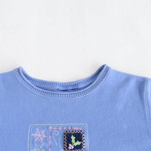 Vintage  Basic Editions Blue Embroidered Floral Christmas Crewneck Sweater M - Picture 12 of 12